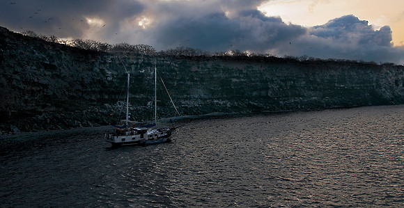 Dawn Genovesa Island